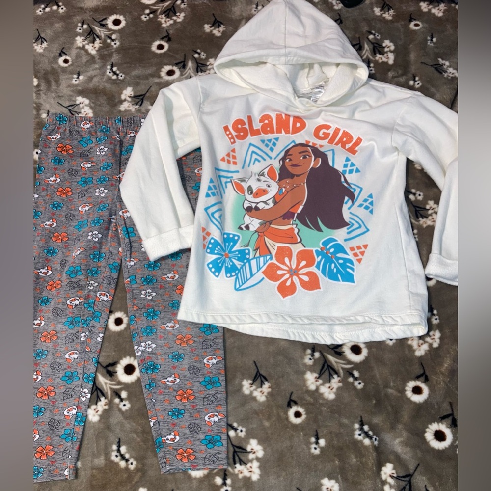 MOANA MATCHING SET LIKE NEW SIZE 6